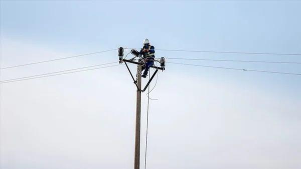 <p>Elektrik dağıtım şebekesi test görevlisi</p>