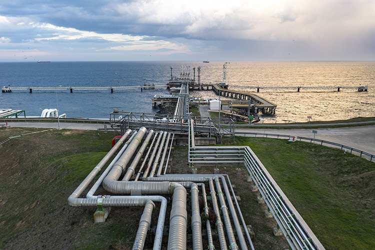 <p>Karbuz, Rus gazının Türkiye'ye gelmesinin mümkün olduğunu ancak boru gazı olarak değil de LNG olarak dağıtımının sağlanmasının da gündeme gelebileceğini söylüyor:</p>

<p> </p>
