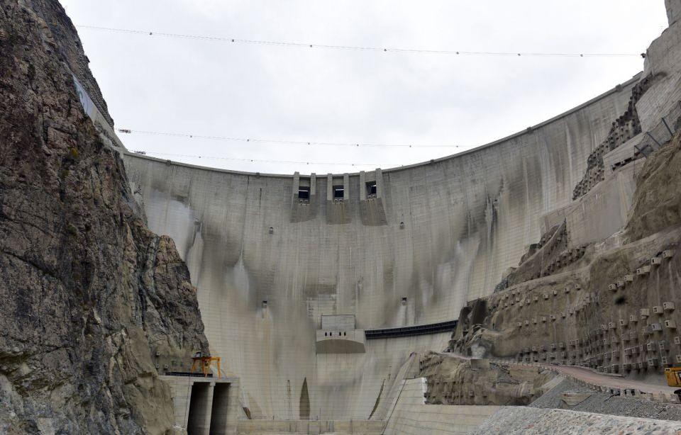 <p>Toplamda 40 km uzunluğunda köy yolları tamamlandı. Adet bazında 7 adet tünel ve 232 m uzunluğunda 2 adet köprü-viyadük inşa edilmiştir.</p>
<p> </p>