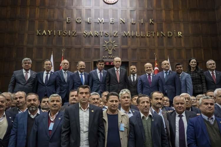 <p>CHP Aydın İl Başkan Yardımcısı Mustafa Ertekin ile Nazilli Belediye Meclis Üyesi Ali Gölgesiz de AK Parti saflarına katıldı.</p>

