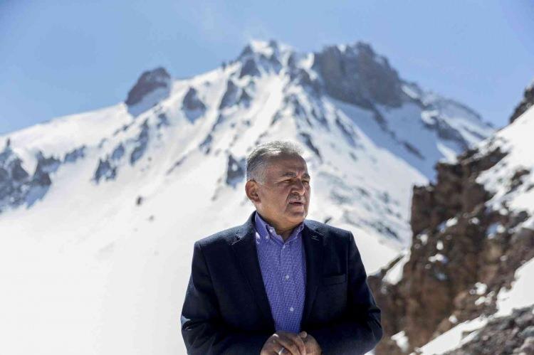 <p><strong>KAYSERİ</strong></p>
<p>Kayseri Büyükşehir Belediye Başkanı Dr. Memduh Büyükkılıç, dünya standartlarında tesislere sahip, Türkiye’nin ilk profesyonel dağ yönetim şirketi Kayseri Erciyes A.Ş. tarafından idare edilen Erciyes Kayak Merkezi’nin yeni sezona hazır olduğunu söyledi.</p>