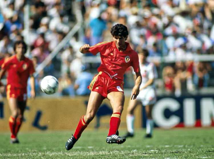 <p>18 - Enzo Scifo (Belçika)<br />
<br />
- 20 yıl, 03 ay, 20 gün <br />
<br />
- 1986 Dünya Kupası / Irak'a attı</p>
