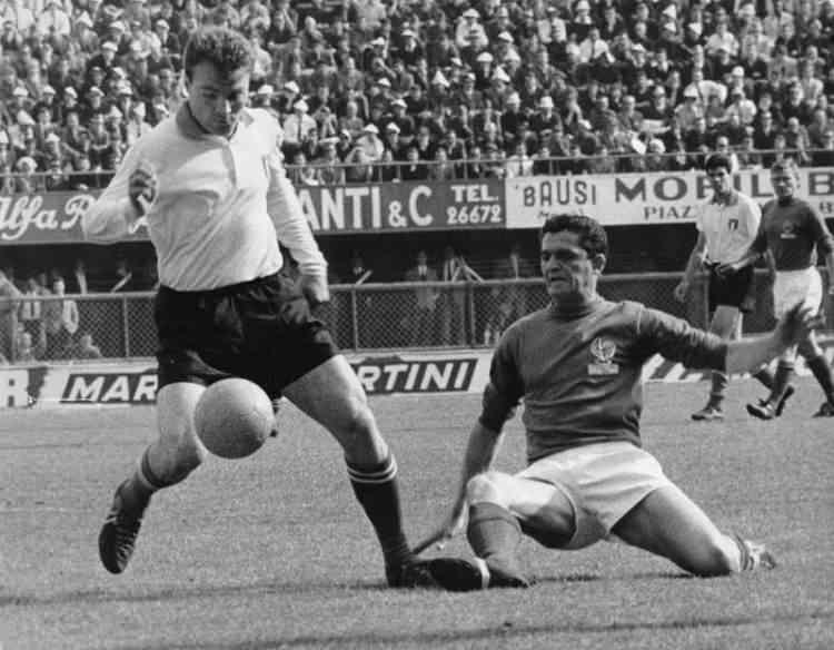 <p>14 - Jose Altafini (Brezilya)<br />
<br />
- 19 yıl, 09 ay, 15 gün<br />
<br />
-1958 Dünya Kupası / Avusturya'ya attı</p>
