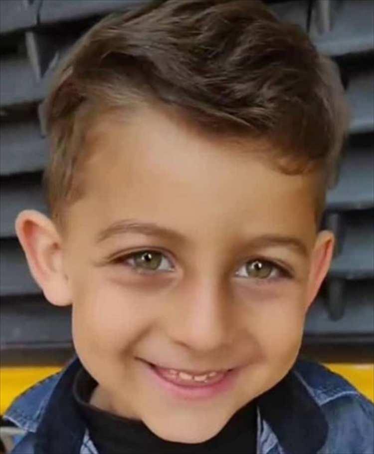 <p>Karkamış'a hain terör örgütü tarafından yapılan roketli saldırılarda şehit olan 5 yaşındaki Hasan Karataş son yolculuğuna uğurlandı. Cenaze töreninde gözyaşları sel oldu.</p>
