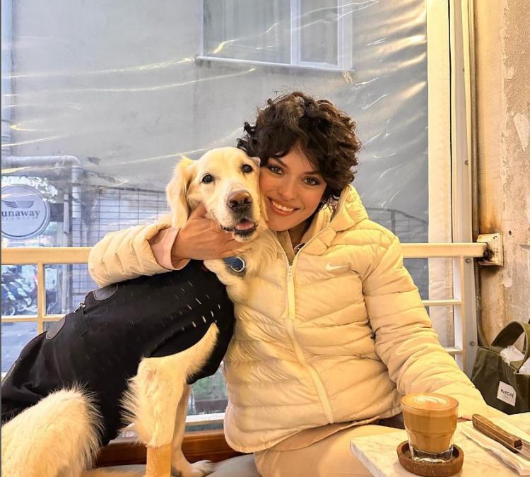 <p><span style="color:#800080"><strong>Ünlü oyuncu şimdi de bir süredir tedavi gören köpeği Kuki'yi kaybederek aynı acıyı tekrar yaşadı.</strong></span></p>
