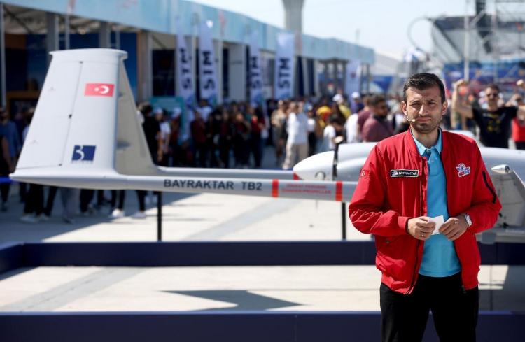 <p>Bir süredir mali ve gecikme sorunuyla boğuşan EuroMALE Programı kapsamında 21 sistem (63 hava aracı) EuroMALE İnsansız Hava Aracı (İHA) tedarik etmeyi planlayan Fransa, toplam tutarın 7.1 milyar euro'yu geçmemesini istedi. Ancak edinilen bilgiye göre; EuroMALE projesi kapsamında geliştirilen hava aracının birim maliyeti, geliştirme maliyetiyle birlikte 200 milyon euro'ya yaklaştı.</p>
