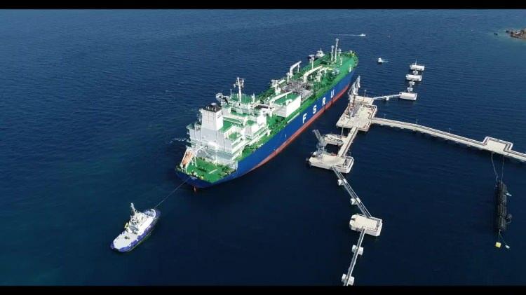 <p><strong>"LNG MESELESİNİ DAHA SIK DUYMAYA BAŞLAYABİLİRİZ"</strong></p>
<p>Sohbet Karbuz, savaşın ardından boru gazının güvenirliğinin de sarsıldığını anımsatıyor ve böyle bir merkezde üretilen LNG'nin spot piyasadaki değerinin önemine işaret ediyor:</p>
<p> </p>