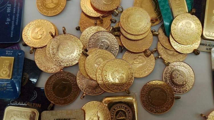 <p>Borsa İstanbul'un işbirliği ile Darphane bu işi yapıyor. Sizin birikimleriniz var bankadan gram altın alacaksınız. Bu kez almıyorsunuz, Borsa İstanbul'dan alıyorsunuz. Nasıl bir avantaj var. Bugüne kadar bankaların alım satım makas aralığında uçurumlar var.</p>
