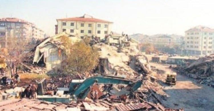 <p>Düzce'de 1999'da meydana gelen 7,2 büyüklüğündeki depremde 845 kişi hayatını kaybetmiş, 5 bin kişi de yaralanmıştı.</p>
<p> </p>