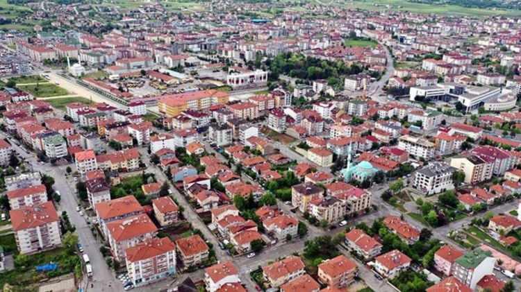 <p>O yıldan bu yana kentin yapı stokunun yüzde 75'i yenilendi. Uzmanlar bu sayede meydana gelen son depremde büyük bir yıkım yaşanmadığını belirtiyor.</p>
<p><em><strong>KAYNAK:NTV</strong></em></p>