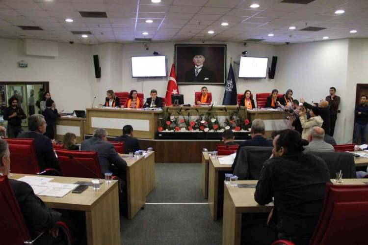 <p>Aydın Büyükşehir Belediye Meclisi toplandı. Toplantıda, Özcan'ın AK Parti'ye katılması da gündeme geldi. </p>