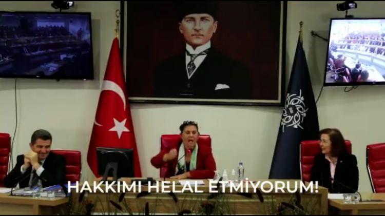 <p>Çerçioğlu'nun sinirlerine hakim olamadığı anlar kameralara da yansıdı.</p>