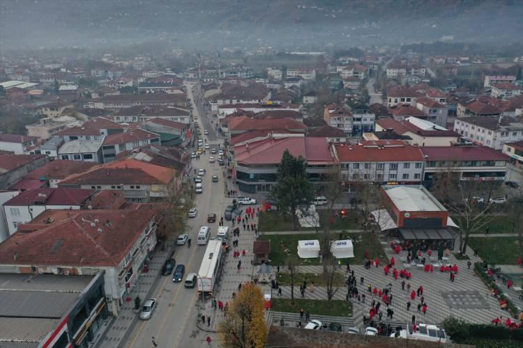 <p>İstanbul ve çevresinde hissedilen deprem meydana geldi. Kandilli Rasathanesi'nden yapılan paylaşıma göre, Düzce Gölyaka merkezli 5.9 büyüklüğünde deprem meydana geldi. </p>