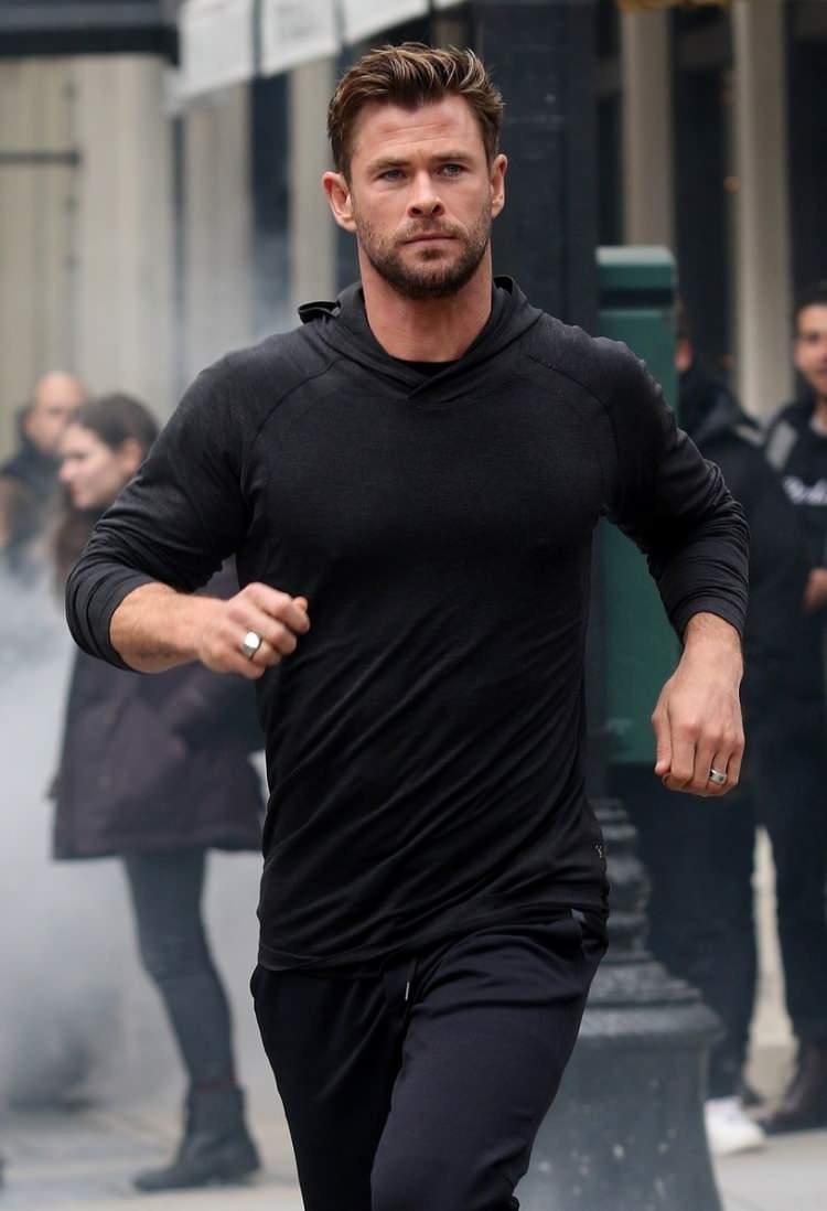 <p><span style="color:#008080"><strong>Hollywood'un birçok başarılı yapımlarında yer alan oyuncu Chris Hemsworth, son olarak 'Limitless' adlı Disney+ ve National Geographic ortak yapımı bir seride uzun yaşam ve yaşlanmayı önlemeye ilişkin yolları keşfediyordu.</strong></span></p>