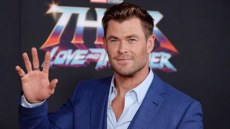 <p><span style="color:#008080"><strong>Yaşadıklarını Variety’e anlatan Hemsworth, test sonuçlarının çekim sırasında geldiğini ancak serideki doktor Peter Attia’nın yapımcı Darren Aronofsky’yi arayarak, </strong></span><span style="color:#000080"><strong>"Bunu kameralar kapalı söylemek istiyorum"</strong></span><span style="color:#008080"><strong> dediğini anlattı.</strong></span></p>
<p> </p>