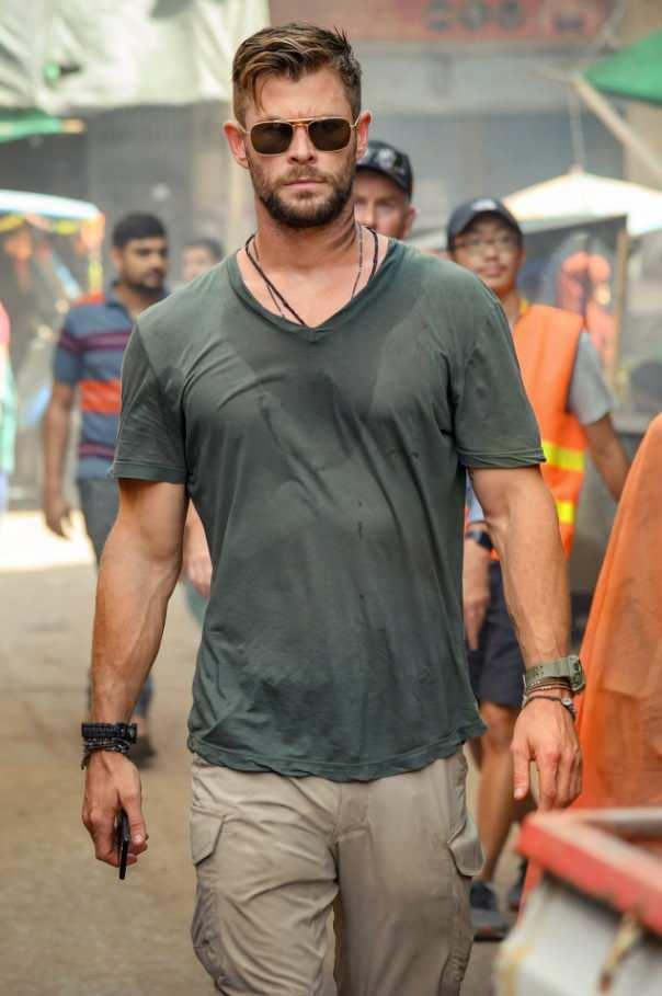 <p><span style="color:#800000"><strong>"ÇOCUKLARIMDA VE KARIMLA BİRLİKTE OLMAK İSTİYORUM"</strong></span></p>
<p><span style="color:#008080"><strong>Hemsworth, bu haberin ardından büyük hayal kırıklığı yaşayan ünlü aktör, bir süre oyunculuğa ara vererek eşi ve 3 çocuğuyla vakit geçirmek istediğini söyledi. Hemsworth, </strong></span><span style="color:#000080"><strong>"Limitless’ın çekimlerini bitirdik, kontratım olan diğer işleri de tamamladım. Bu haberle birlikte de bende bir ara verme dürtüsü belirdi. Artık eve gidip çocuklarımla ve karımla olmak istiyorum"</strong></span><span style="color:#008080"><strong> dedi.</strong></span></p>
<p> </p>
<p> </p>