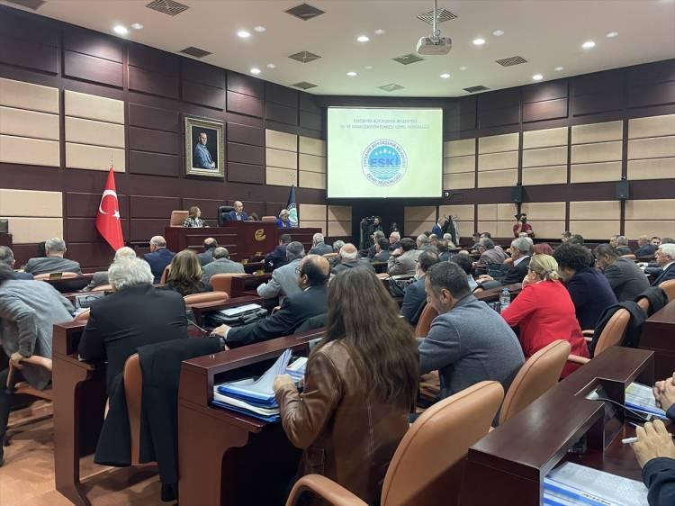 <p>28 Kasım Pazartesi gününden itibaren geçerli olacak zamlı tarifeyle şebeke suyunun metreküp fiyatı 7,93 liradan 13,50 liraya yükseldi.</p>
