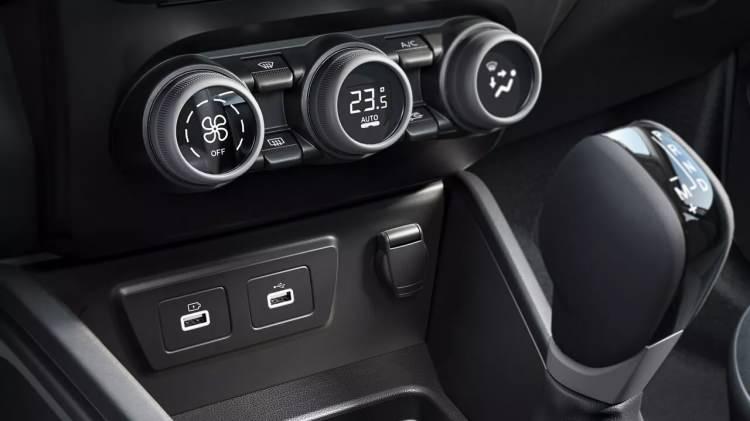 <p>Apple CarPlay ile telefonunuzu 8" multimedya ekranını yansıtarak telefon, radyo, navigasyon, multimedya gibi özelliklerini keyifle ve kolaylıkla kullanabilirsiniz.</p>
