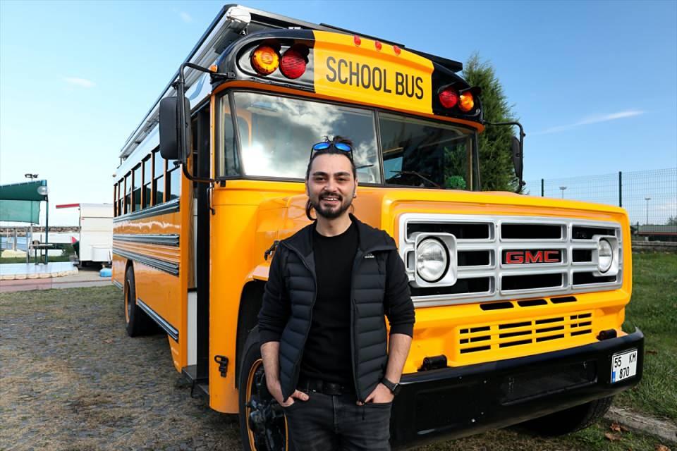 <p>Samsunlu gezgin Kadir Mert, karavana çevirdiği "school bus" (okul otobüsü) ile İran, Pakistan ve Nepal'e uzanan rotada yaklaşık 15 bin kilometre yol kat etmeyi planlıyor.</p>
