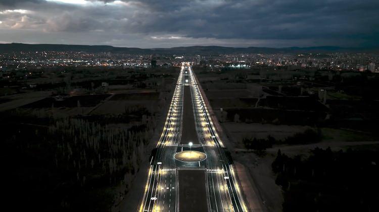 <p>Sivas'ta açılan Recep Tayyip Erdoğan Bulvarı ihtişamıyla göz kamaştırıyor.</p>
