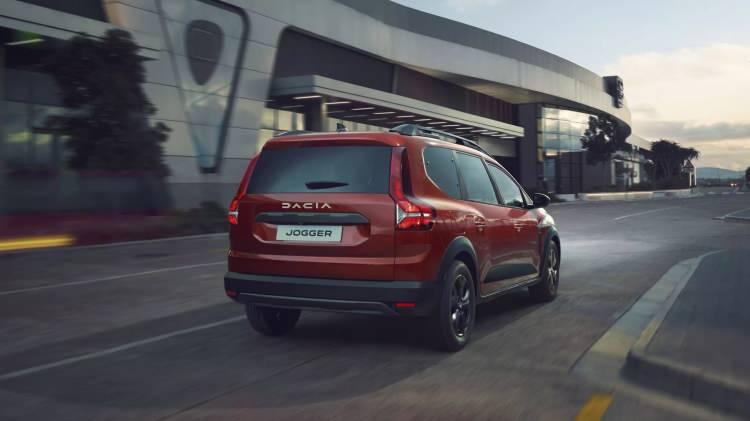 <p><strong>2022 Model Dacia Yeni Jogger</strong></p>
<p>- Essential Turbo 110 bg 7 koltuklu: 555.000 TL</p>
<p>- Essential Turbo ECO-G 100 bg 7 koltuklu: 603.900 TL</p>
<p>- Expression Turbo 110 bg 7 koltuklu: 603.900 TL</p>
<p>- Expression Turbo ECO-G 100 bg 7 koltuklu: 608.900 TL</p>
<p>- Extreme Turbo 110 bg 7 koltuklu: 634.000 TL</p>
<p>- Extreme Turbo ECO-G 100 bg 7 koltuklu : 649.000 TL</p>