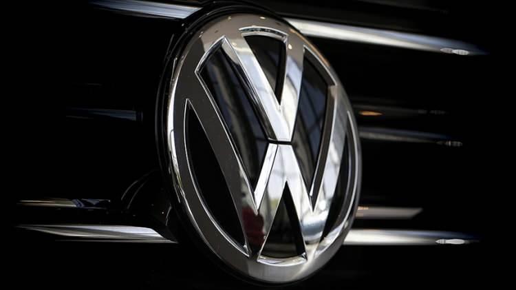 <p><span style="color:#B22222"><strong>ÖTV sonrası Volkswagen 2022 Model Sıfır Araç Modellerinin Fiyat Listesi</strong></span></p>
<p> </p>