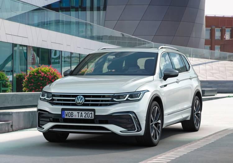 <p><strong>2022 Model Volkswagen Tiguan</strong></p>
<p>- Tiguan 1.5 TSI ACT 150 PS DSG Life 1,021,700 TL</p>
<p>- Tiguan 1.5 TSI ACT 150 PS DSG Elegance 1,196,500 TL</p>
<p>- Tiguan 1.5 TSI ACT 150 PS DSG R-Line 1,276,000 TL</p>
<p>- Tiguan 2.0 TDI SCR 200 PS DSG Elegance 1,795,600 TL </p>
<p>- Tiguan 2.0 TDI SCR 200 PS DSG R-Line 1,922,600 TL</p>