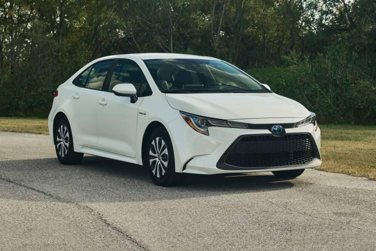 <p><strong>2022 Model Toyota Corolla Hybrid</strong></p>
<p>- 1.8 Hybrid Dream e-CVT: 810.450 TL</p>
<p>- 1.8 Hybrid Flame e-CVT : 826.150 TL</p>
<p>- 1.8 Hybrid Flame X-Pack e-CVT: 853.650 TL</p>
<p>- 1.8 Hybrid Passion X-Pack e-CVT: 917.800 TL</p>