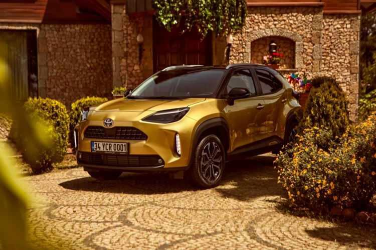 <p><strong>2022 Model Toyota Yaris Cross</strong></p>

<p>- 1.5 Dream Multidrive S: 752.500 TL</p>

<p>- 1.5 Dream X-Pack Multidrive S: 770.000 TL</p>

<p>- 1.5 Flame X-Pack Multidrive S: 802.400 TL</p>

<p> </p>
