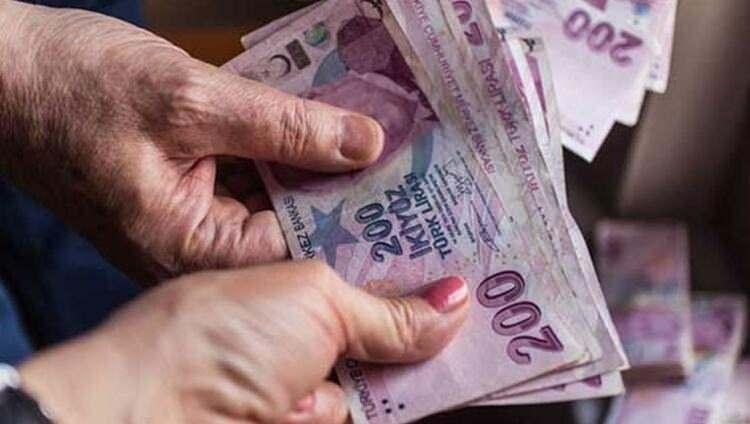 <p><strong>AKRABALAR TEŞVİK EDİLİYOR</strong></p>

<p>Devlet; hiç çalışmamış ya da primi yetmeyen, emekli olamayan dar gelirli yaşlılara ve hasta veya bakıma muhtaç ağır engelli yakınının bakımını üstlenen akrabaya da destek olmak için her ay düzenli olarak maaş ödüyor.</p>

<p>Ödemelerin aylık güncel tutarı 3 bin 336 lira.</p>
