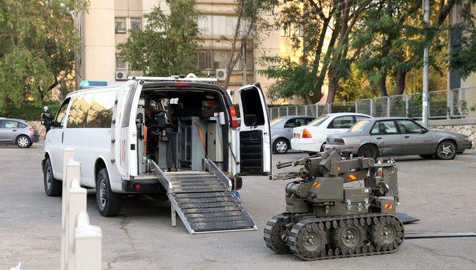 <p>Geçen ay, komşu Oakland'daki polis, benzer bir belgeden şüphelileri öldürmek için robotları kullanmalarına izin verecek metni çıkardı.</p>
