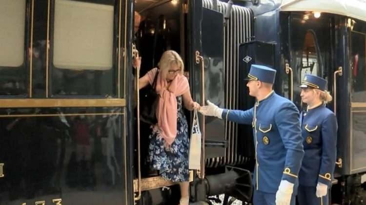 <p><span style="color:#B22222"><strong>45 YIL SONRA İSTANBUL'DA</strong></span></p>
<p><strong>1888'de duraklar arasına İstanbul'u da ekleyen tren son seferini 1977 de yapmıştı. 45 yıl sonra İstanbul durak seferlerine adını tekrar yazdırdı.</strong></p>