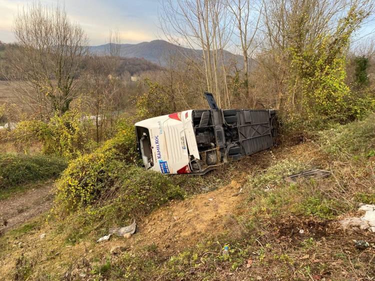 <p>Kazada ilk belirlemelere göre 39 kişi yaralandı. İlk müdahalesi sağlık ekiplerince olay yerinde yapılan yaralılar, ambulanslarla Bartın Devlet Hastanesine kaldırıldı.</p>
