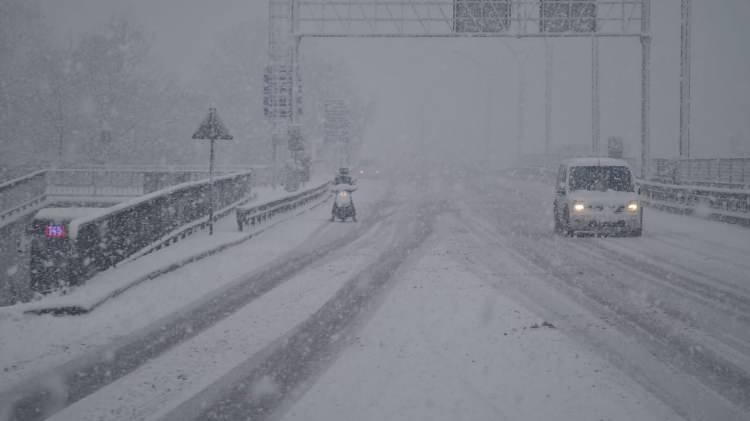 <p>La Nina, pasifik okyanusu üzerinde etkili olan bir hava akımına verilen ad olarak adlandırılabilir.</p>