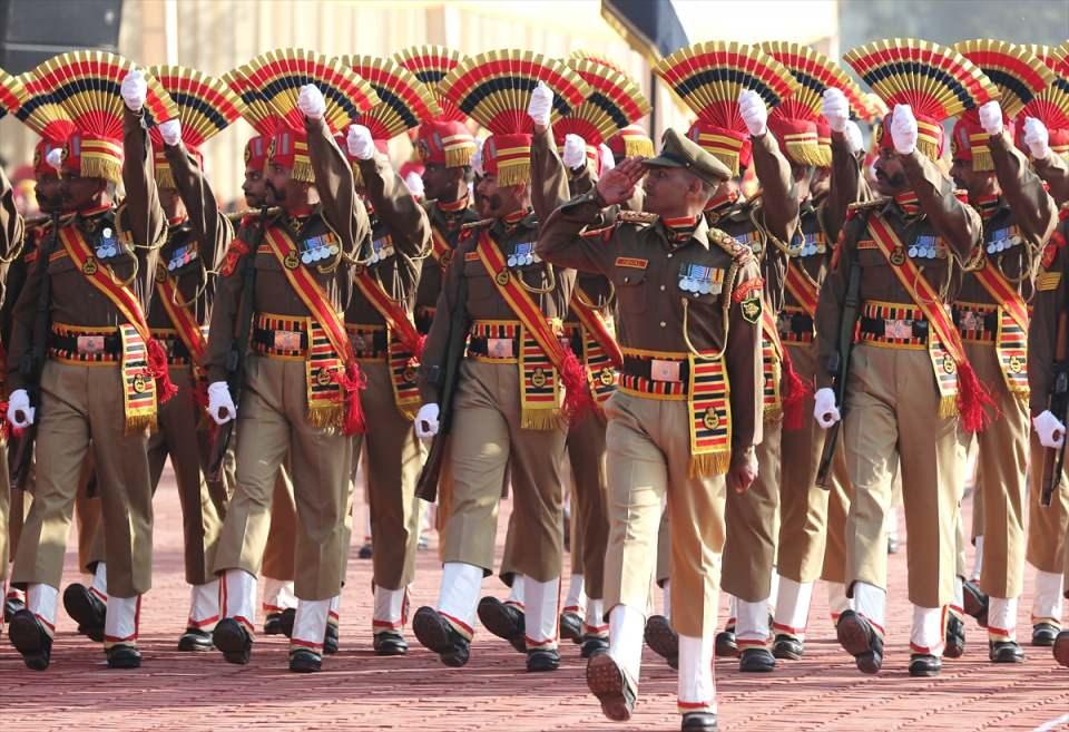 <p>Hindistan'ın Amritsar kentinde, Hindistan Sınır Güvenliği Gücü'nün 58'inci kuruluş yıldönümü dolayısıyla resmi tören düzenlendi.</p>

<p> </p>

