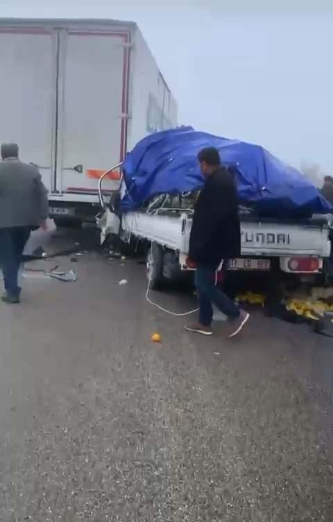 <p>Bölgeye ambulans sevk edilirken, kazalar sebebiyle İzmir yolunda trafikte aksamalar yaşandığı bildirildi.</p>
