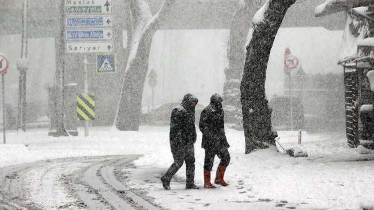<p><strong>İÇ ANADOLU</strong></p>
<p>Parçalı, yer yer çok bulutlu, gece saatlerinde Eskişehir'in batısı ile Sivas'ın doğu çevrelerinin yağışlı geçeceği tahmin ediliyor. Sabah ve gece saatlerinde pus ve yer yer sis bekleniyor.</p>
<p><strong>ANKARA °C, 15°C</strong></p>
<p>Parçalı bulutlu</p>
<p><strong>ESKİŞEHİR °C, 14°C</strong></p>
<p>Parçalı, yer yer çok bulutlu, batı kesimleri gece saatlerinde sağanak yağışlı</p>
<p><strong>KONYA °C, 14°C</strong></p>
<p>Parçalı, yer yer çok bulutlu</p>
<p><strong>SİVAS °C, 13°C</strong></p>
<p>Parçalı, yer yer çok bulutlu</p>