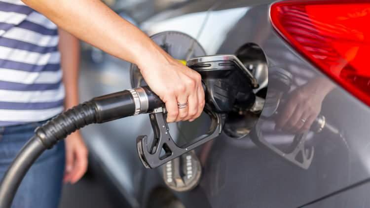 <p>Sektör kaynaklarından alınan bilgiye göre <strong>6 Aralık 2022 tarihinden itibaren ise motorin fiyatlarına 70 kuruş indirim gelecek.</strong></p>
<p> </p>