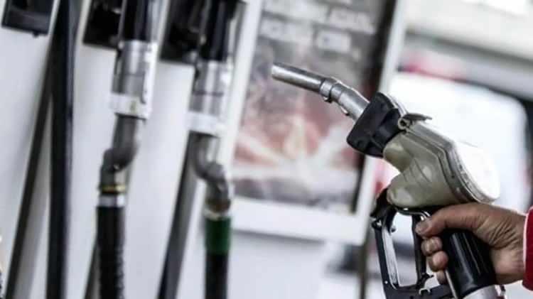 <p>İstanbul Avrupa Yakası'nda bir litre benzin fiyatı: 20.15 TL</p>
<p> </p>