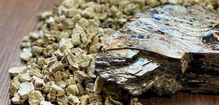 <p>Kızılcahamam'daki açık işletme tesisinde yıllık 60 bin ton perlitin üretilmesi planlanırken, Gerede perlit zenginleştirme tesisinde ise 56 bin ton yarı mamul perlit üretilecek.</p>
