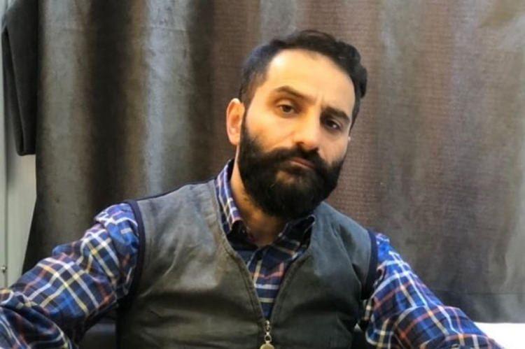 <p><span style="color:#000080"><strong>Asıl söyleyeceklerini meğer sona saklıyormuş. Son ödülünü alırken bir film festivalinde, bir ödül töreninde standartları aşacak kadar uzun bir teşekkür konuşması yaptı. Ve o son cümlesinde de bombayı patlattı, indi sahneden.</strong></span></p>

<p> </p>
