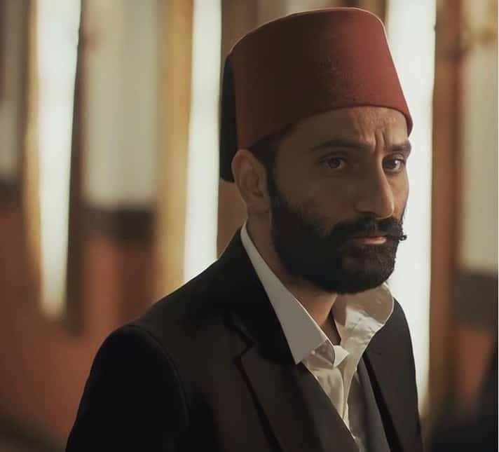 <p><strong><span style="color:#B22222">- Sonrasında, "O kadın TSK'ya iftira attı!" cümlenizle bir anda ülke gündemine oturdunuz...</span></strong></p>
<p><span style="color:#000080"><strong>- Ertesi gün öğlen saatleri telefonum çaldı. Bir gün önce orada olmayan birisi, "Abi ödül töreninde ne yapmışsın öyle!" dedi. Twitter'da görmüş. Akşam saatlerinde Türkiye Büyük Millet Meclisi Başkanı Prof. Dr. Mustafa Şentop Bey'in makamından aradılar. O beni çok şaşırttı. O ana kadar eş dost arıyordu.</strong></span></p>