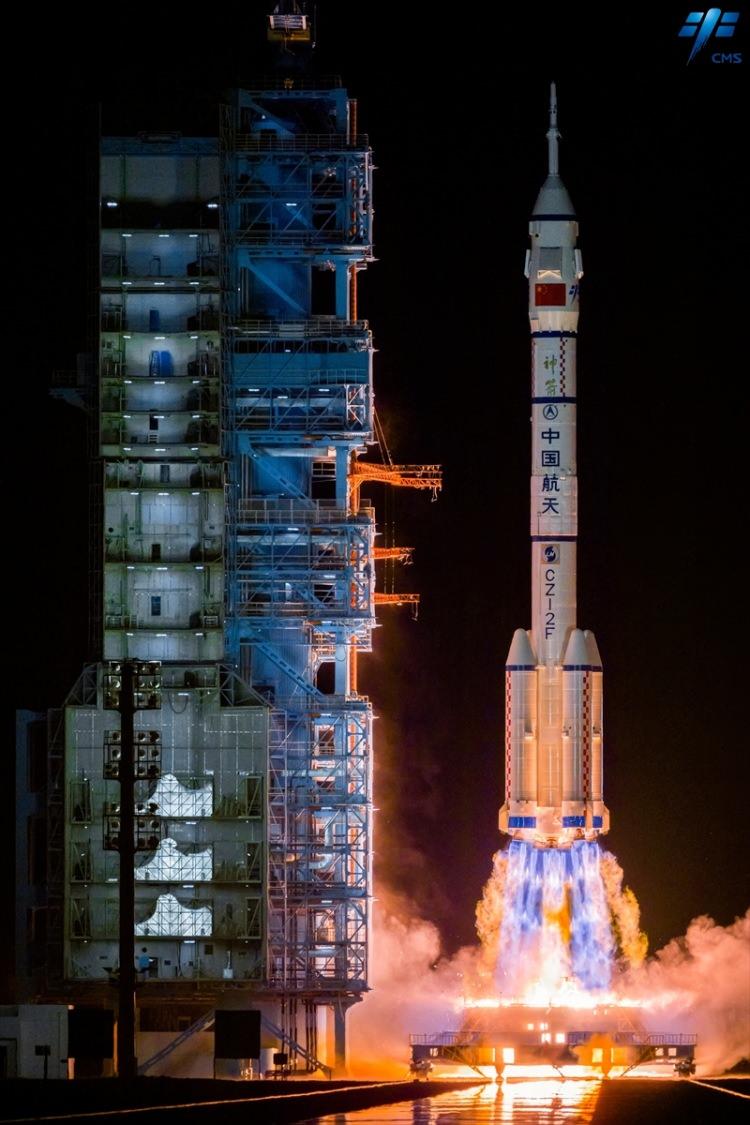 <p>Şıncou-15, dün, "Long March-2F Y15" taşıyıcı roketiyle Gobi Çölü'nde bulunan Ciçüen Fırlatma Merkezi'nden uzaya gönderilmişti.</p>
