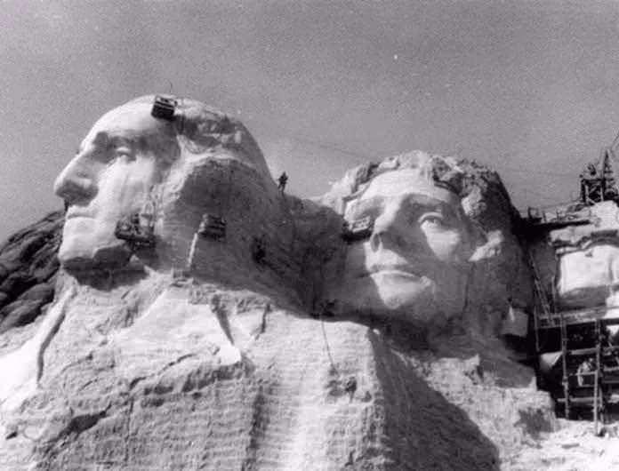 <p>Rushmore Dağı Anıtı yapımından bir kare (1934-1939)</p>