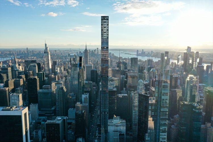 <p>ABD'nin gökdelenleri ile meşhur New York kentinde, "dünyanın en ince gökdeleni" olarak bilinen Steinway Tower'ın yapımı tamamlandı.</p>

