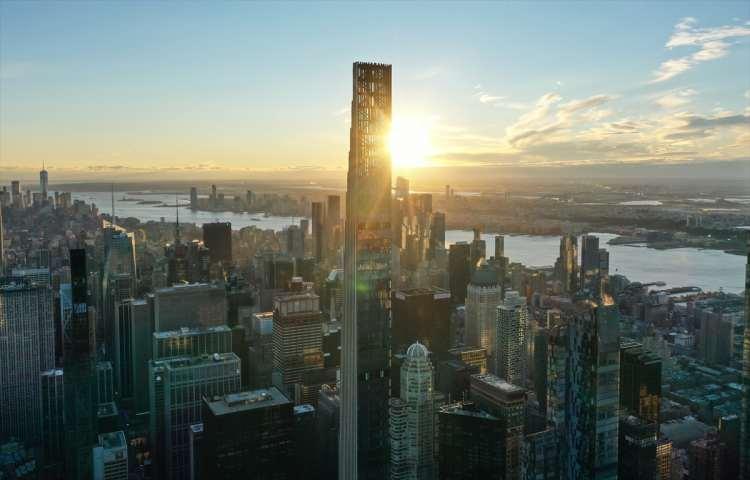 <p>Manhattan'ın en değerli orta kesiminde, Central Park'ın yanında "milyarderler sırası" şeklinde nitelendirilen bölgede bulunan Steinway Tower'da dairelerin fiyatları 7,75 ila 66 milyon dolar arasında değişiyor.</p>
