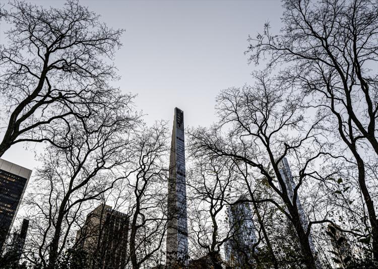 <p>Son yıllarda y&uuml;kselen benzeri binaların New York şehrinin imar kodlarındaki boşluklardan faydalandığına dikkati &ccedil;eken Erg&uuml;n, bu t&uuml;r binaların estetik olarak New York siluetinde kakofonik g&ouml;r&uuml;nt&uuml;ler oluşturduğuna inandığını s&ouml;yledi.</p>
