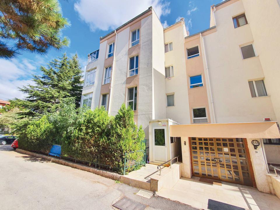 <p>CHP ve DSP lideri eski Başbakan Bülent Ecevit, Çankaya’daki Oran Mahallesi’nde ikamet ediyordu.</p>
