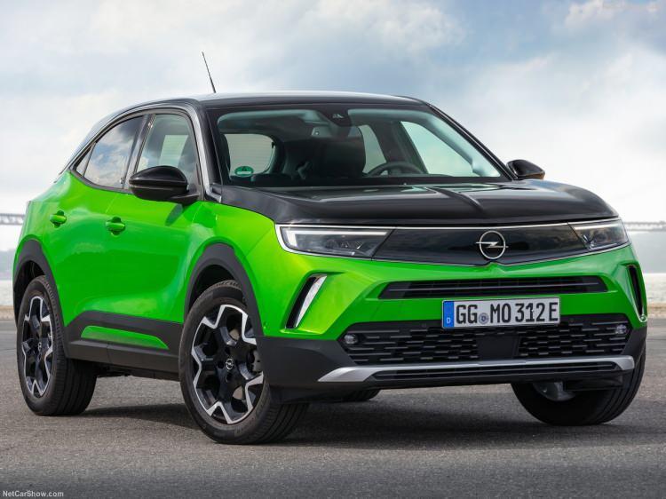 <p>Opel Mokka-e, otomatik klima, anahtarsız giriş ve çalıştırma sistemi, yağmur ve far sensörü gibi çok sayıda konfor elemanlarıyla donatılıyor.</p>
