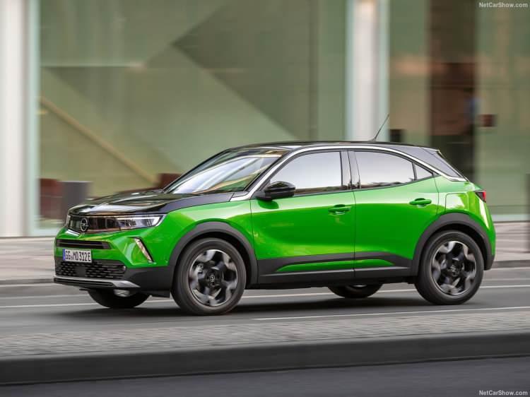 <p> Opel’in yeni Pure Panel’iyle bütünleşen ekranlar, sürücüye dönük olarak konumlandırılıyor.</p>